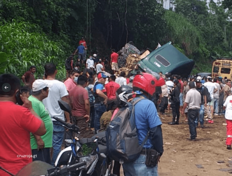 Tráiler, bus, tuctuc y dos vehículos livianos se accidentan en ruta a El Palmar