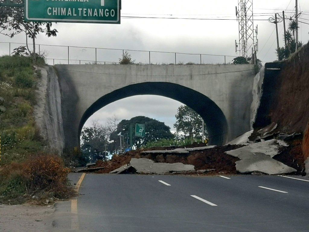 Reportan nuevo derrumbe en el libramiento de Chimaltenango