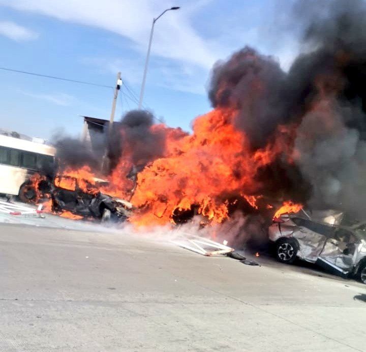 Tráiler se queda sin frenos y provoca fatal accidente en México