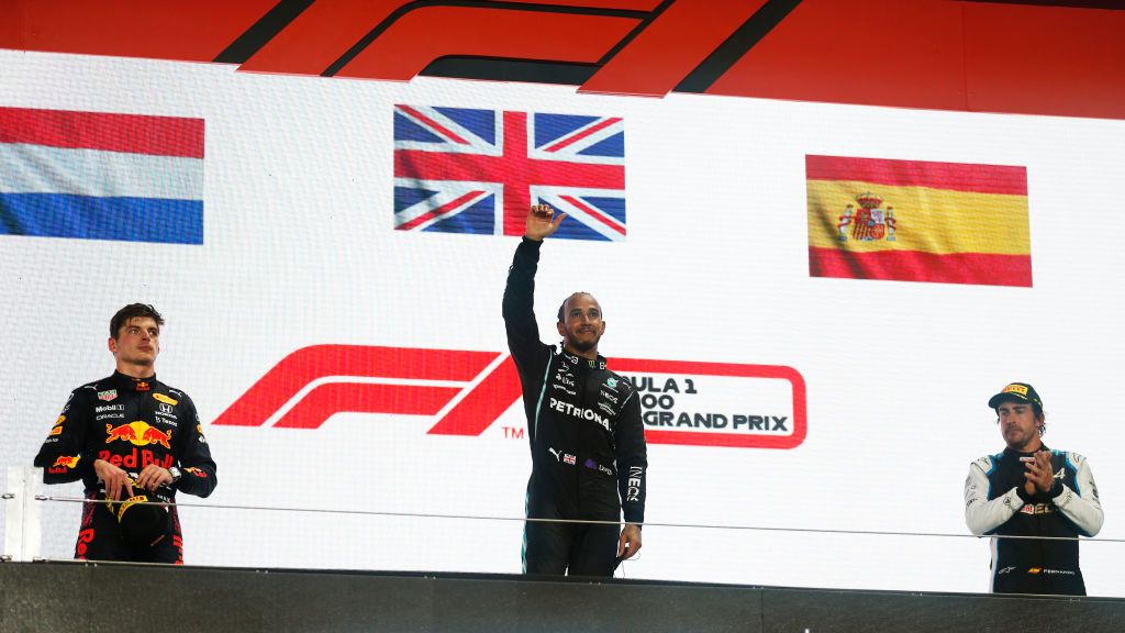 Hamilton se lleva el Gran Premio de Catar y se acerca a Verstappen