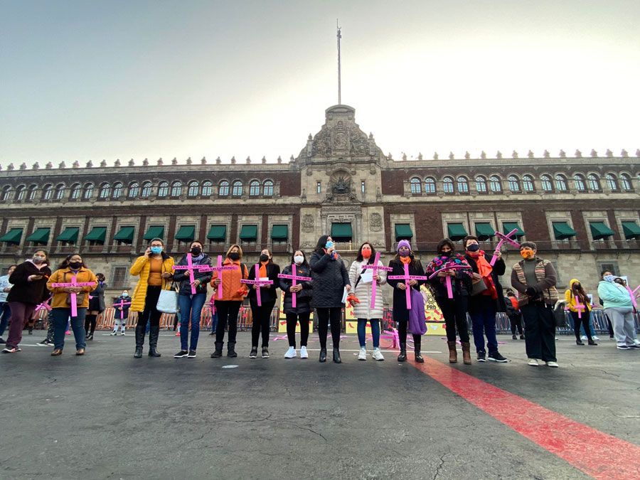 Miles de mujeres exigen en México un alto a la violencia de género