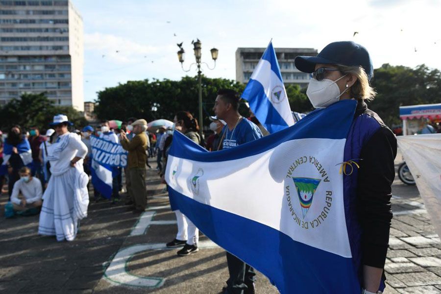 Nicaragüenses protestan en la Plaza de la Constitución por el proceso electoral en su país