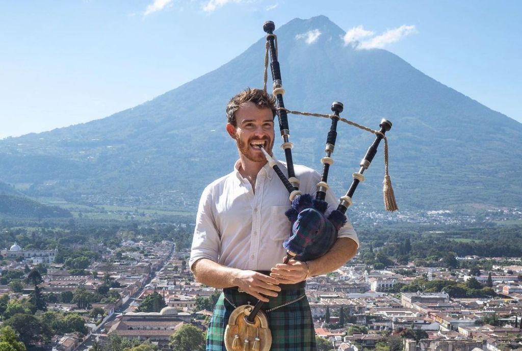 “The First Piper”, influencer escocés, comparte increíbles imágenes de Guatemala