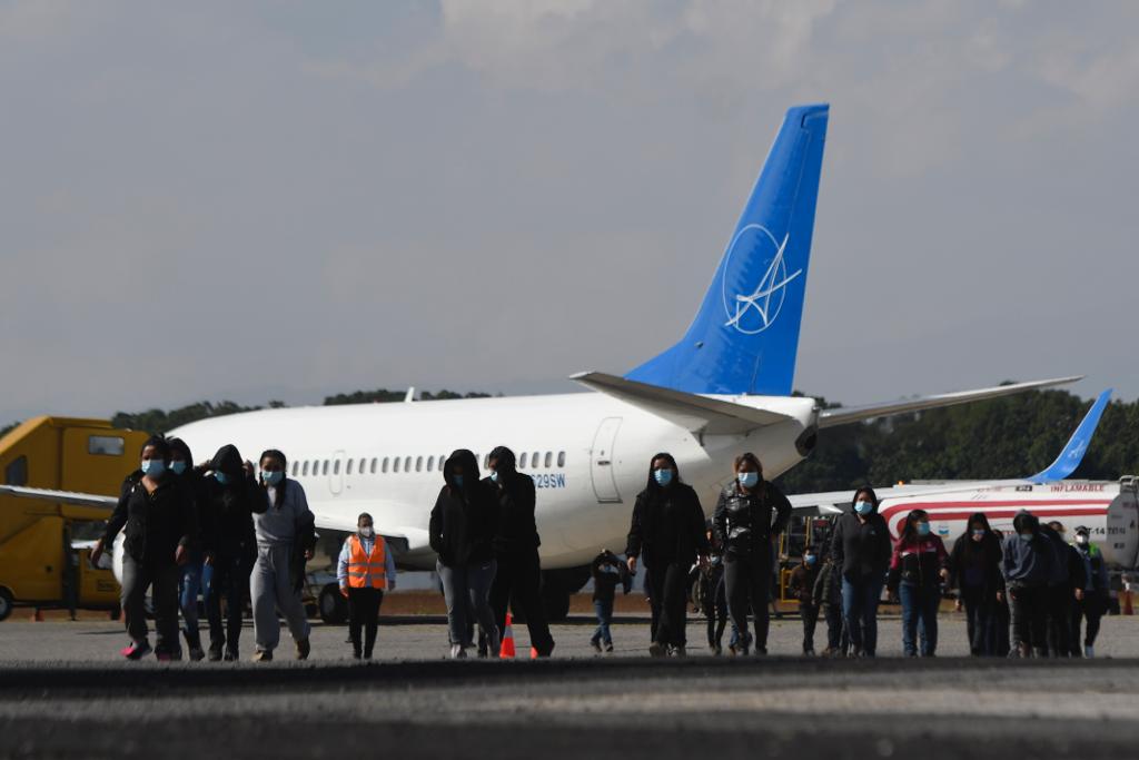 Noviembre ha sido el mes en el que EE. UU. ha retornado más guatemaltecos