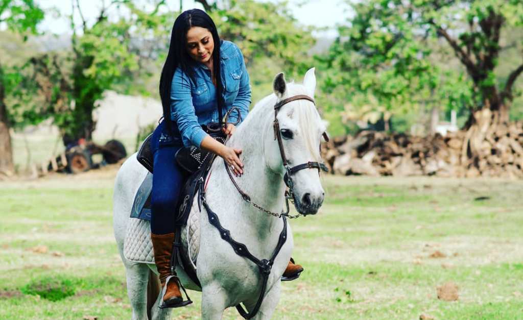 Nilda “La Jefa”, cantante guatemalteca, deslumbra con su música de banda