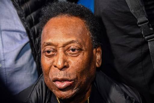 Pelé fue hospitalizado para someterse a un tratamiento por un tumor en el colon