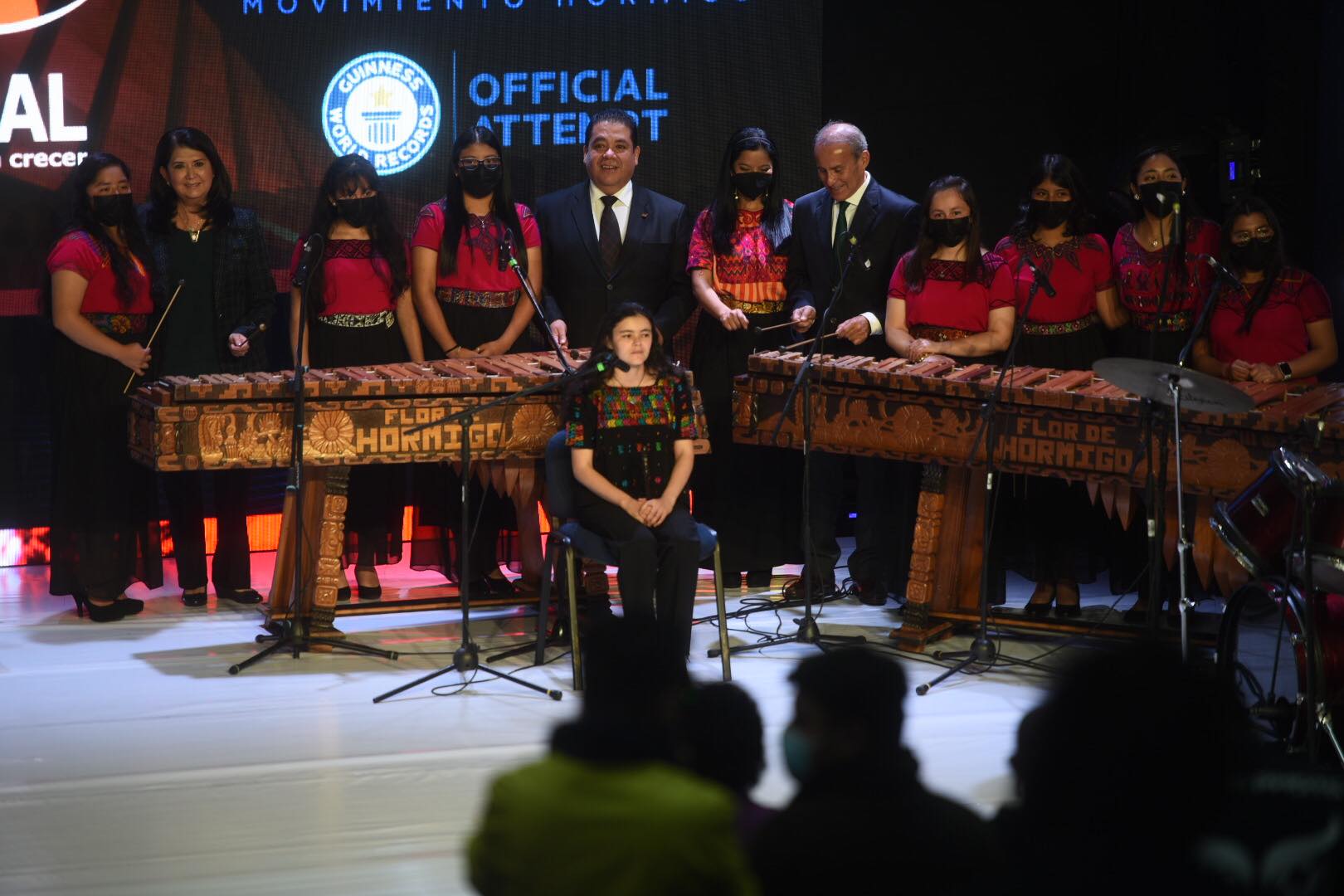 ¡Se logra el récord Guinness de mayor cantidad de músicos tocando marimba!