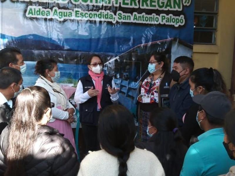 Habilitan cinco escuelas en Sololá para aumentar índices de vacunación anticovid en menores