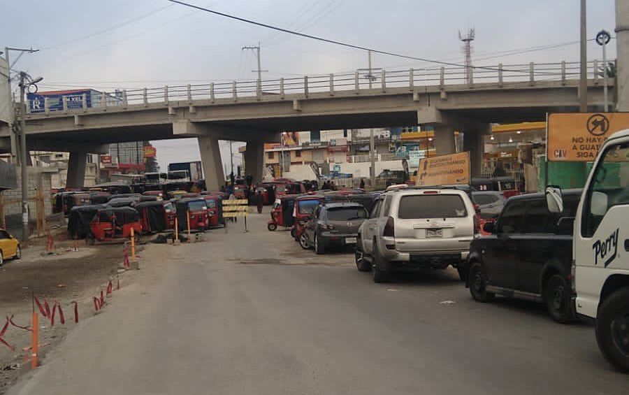 Transportistas mantienen bloqueos por rechazo a seguro