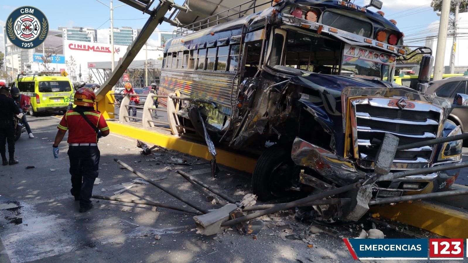 Accidente de bus en bulevar Los Próceres deja al menos ocho personas heridas