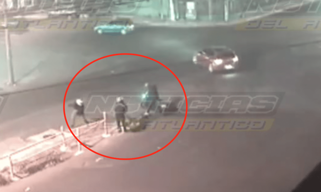 Video: en un minuto, asaltan a hombre y le quitan su moto en zona 4 de Mixco