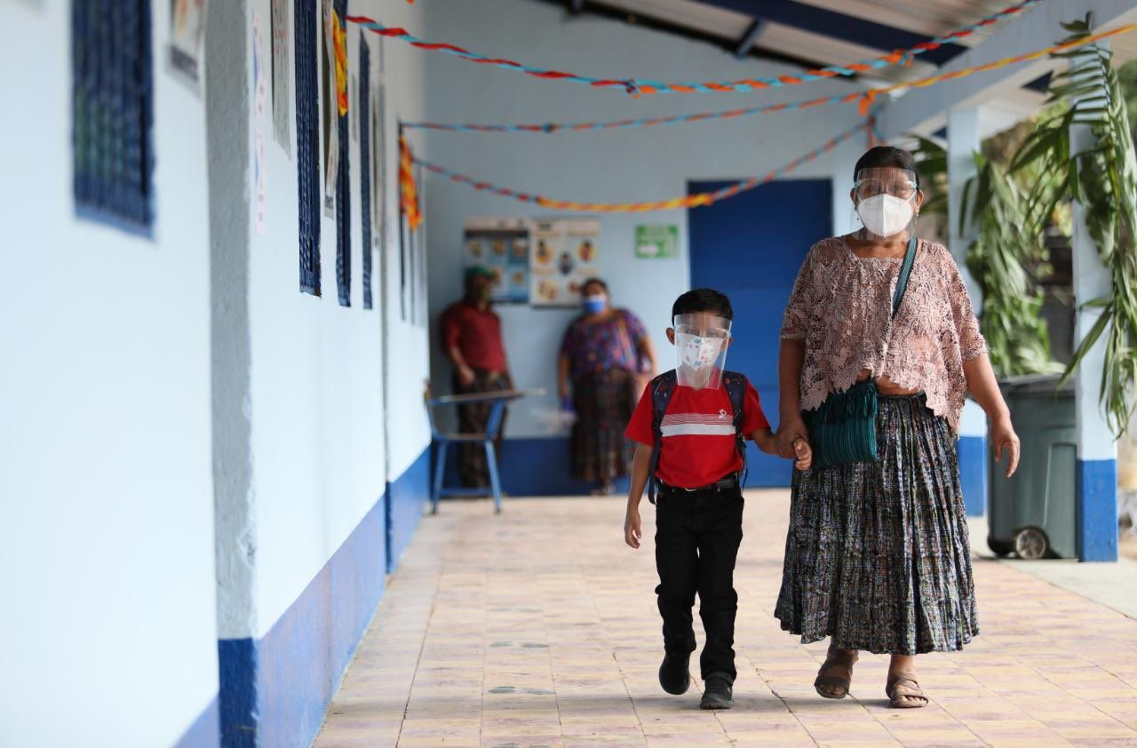 Ministerio de Salud publica protocolos Covid-19 para clases híbridas