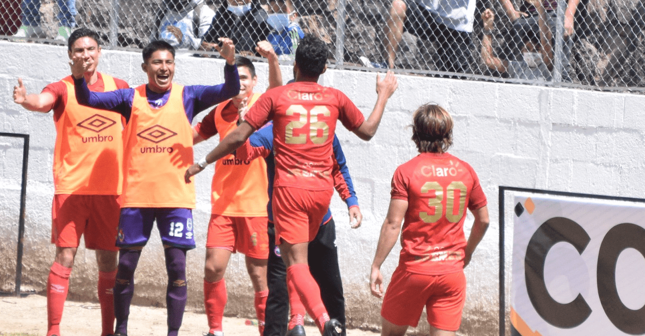 Municipal golea previo al Clásico y es líder provisional