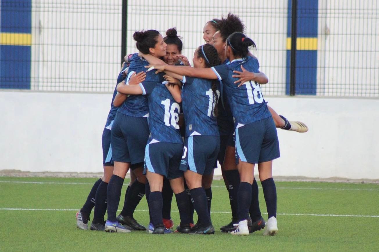 ¡Con paso firme! La selección mayor femenina golea a Curazao y se mantiene líder de grupo