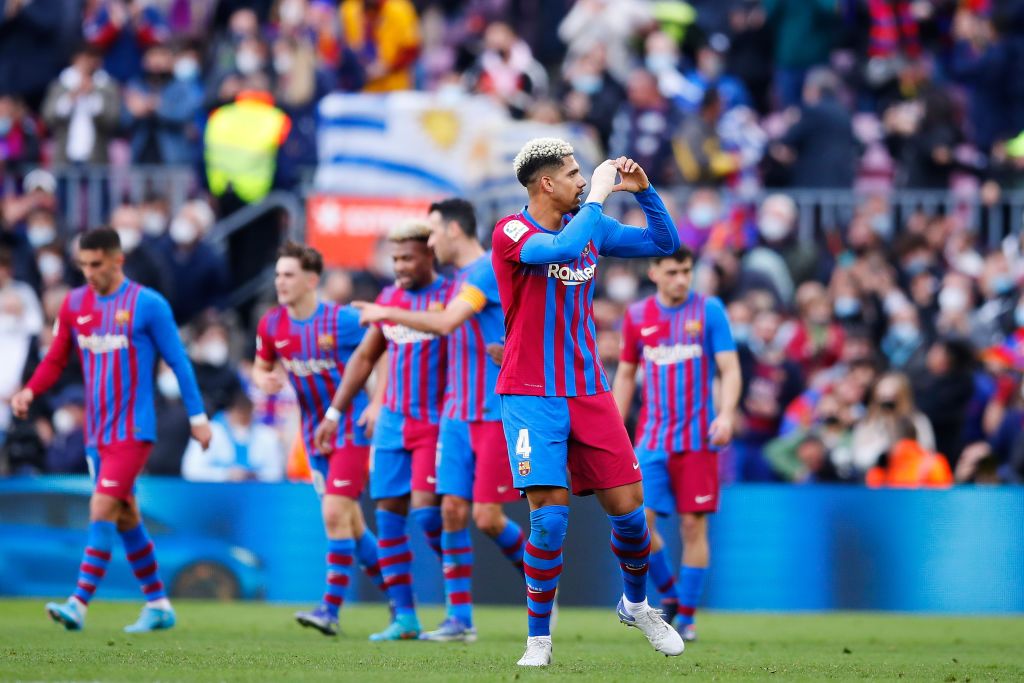 El Barça derrota al Atlético de Madrid y le arrebata la cuarta plaza a los del «Cholo»