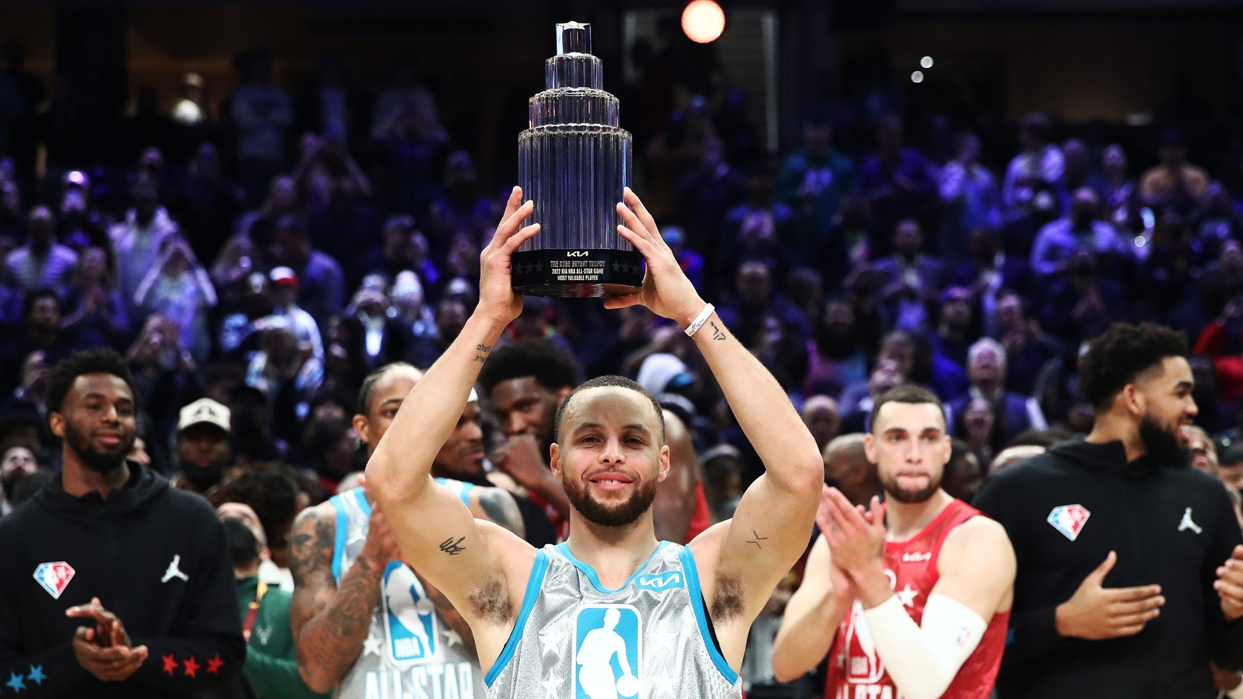 VIDEO. ¡Espectáculo puro! Steph Curry recibe su primer MVP en un juego de las Estrellas de la NBA