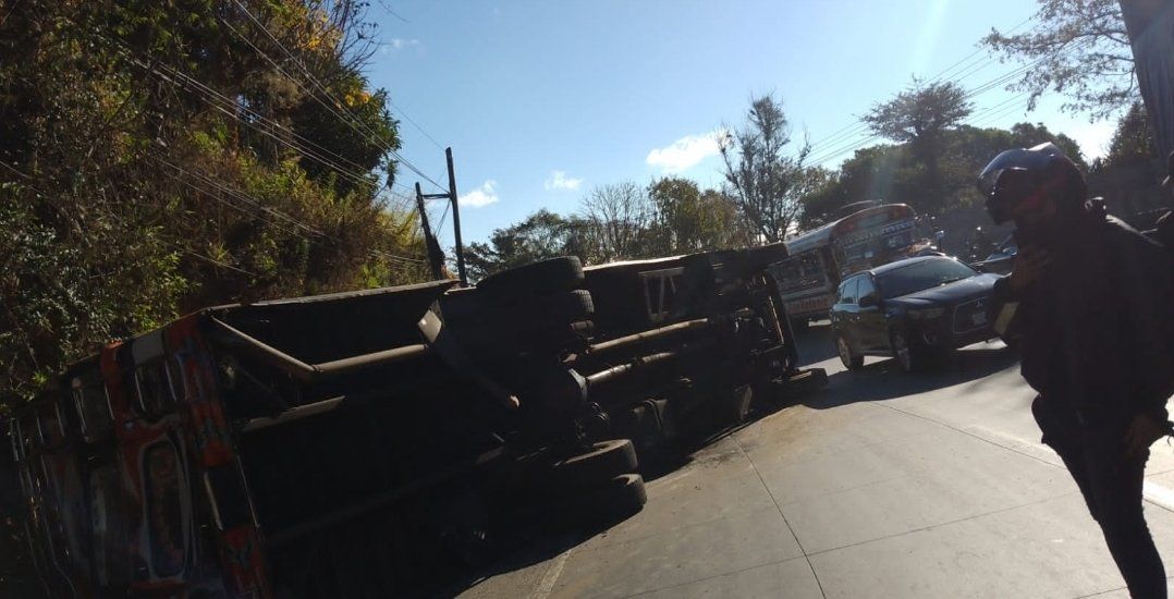 Personas heridas y con crisis nerviosa tras accidente de bus en ruta Interamericana