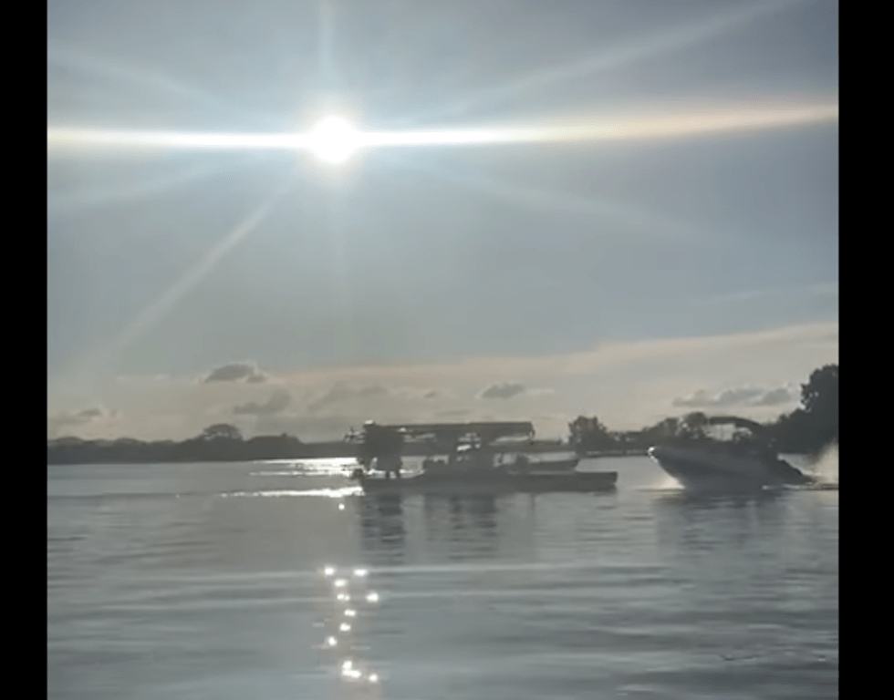 Video: increíble choque de lanchas en el lago Petén Itza