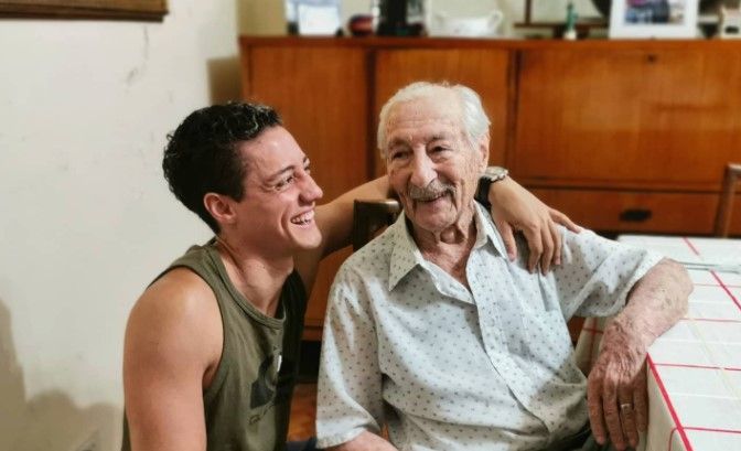 Fallece al abuelo, fan de Lionel Messi, que anotaba los goles del astro en una libreta