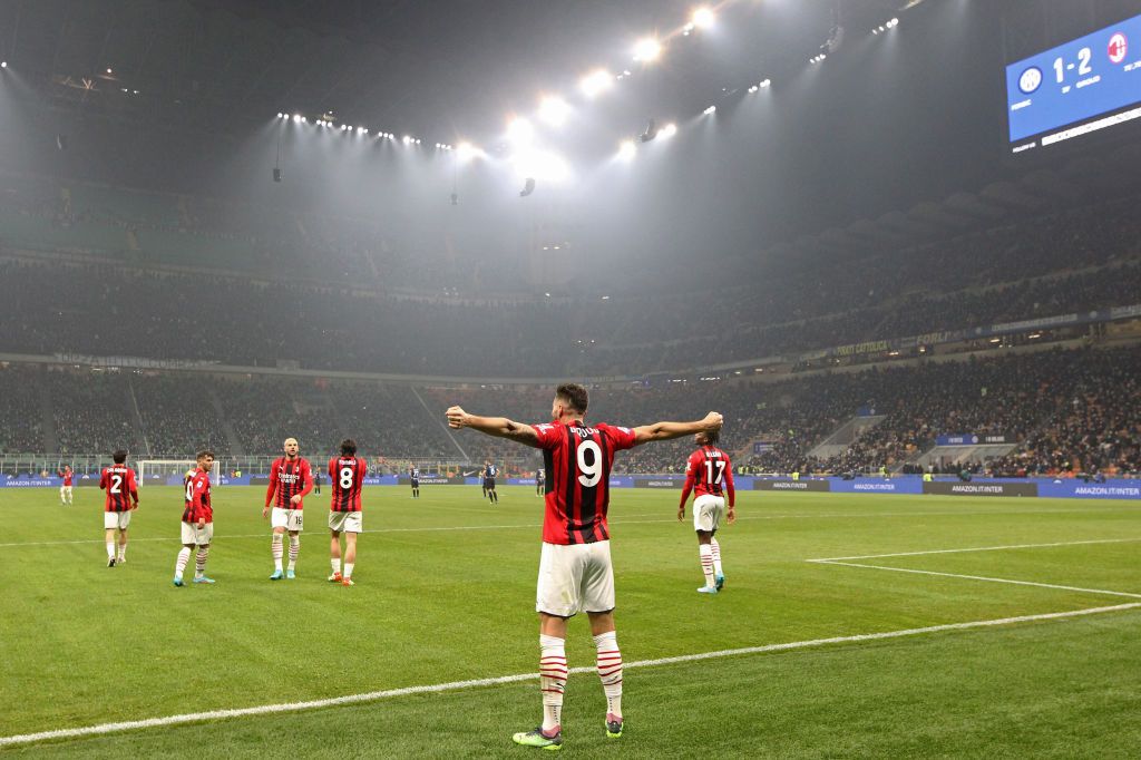 Olivier Giroud se viste de héroe y le da el triunfo al Milan ante el Inter