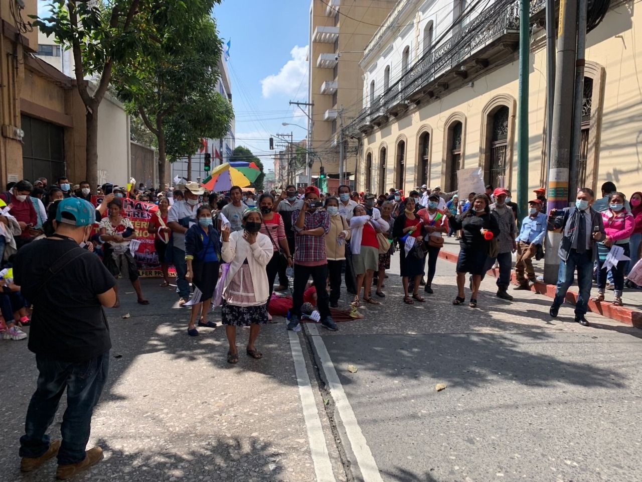 Protesta en el Congreso por el contrato del ferrocarril del bicentenario