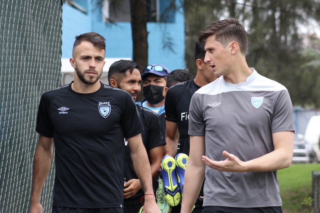 La selección de Guatemala inicia la semana del debut de Luis Fernando Tena