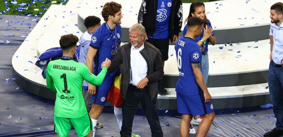 Abramovich no puede vender al Chelsea y congelaron todos sus activos