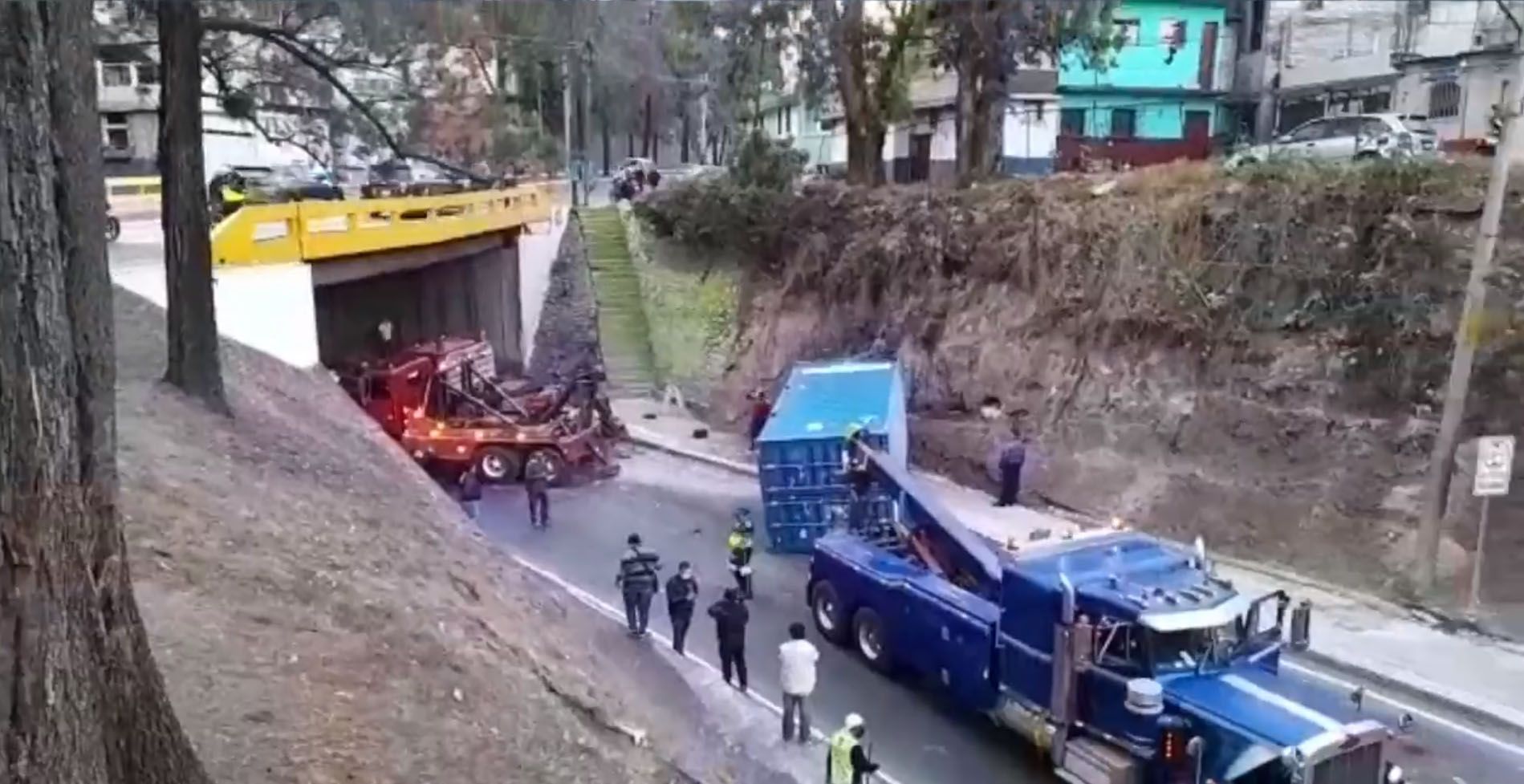 Continúa el tránsito lento por accidente en el Periférico