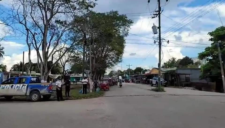 VIDEO: así fue el ataque a balazos contra dos estudiantes en La Libertad, Petén