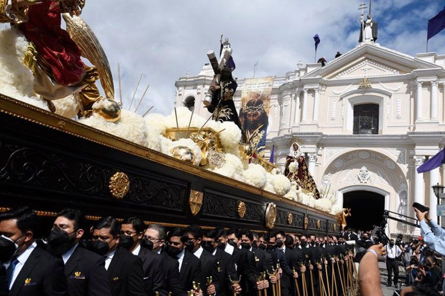 El nazareno dominico sale en procesión tras dos años de ausencia