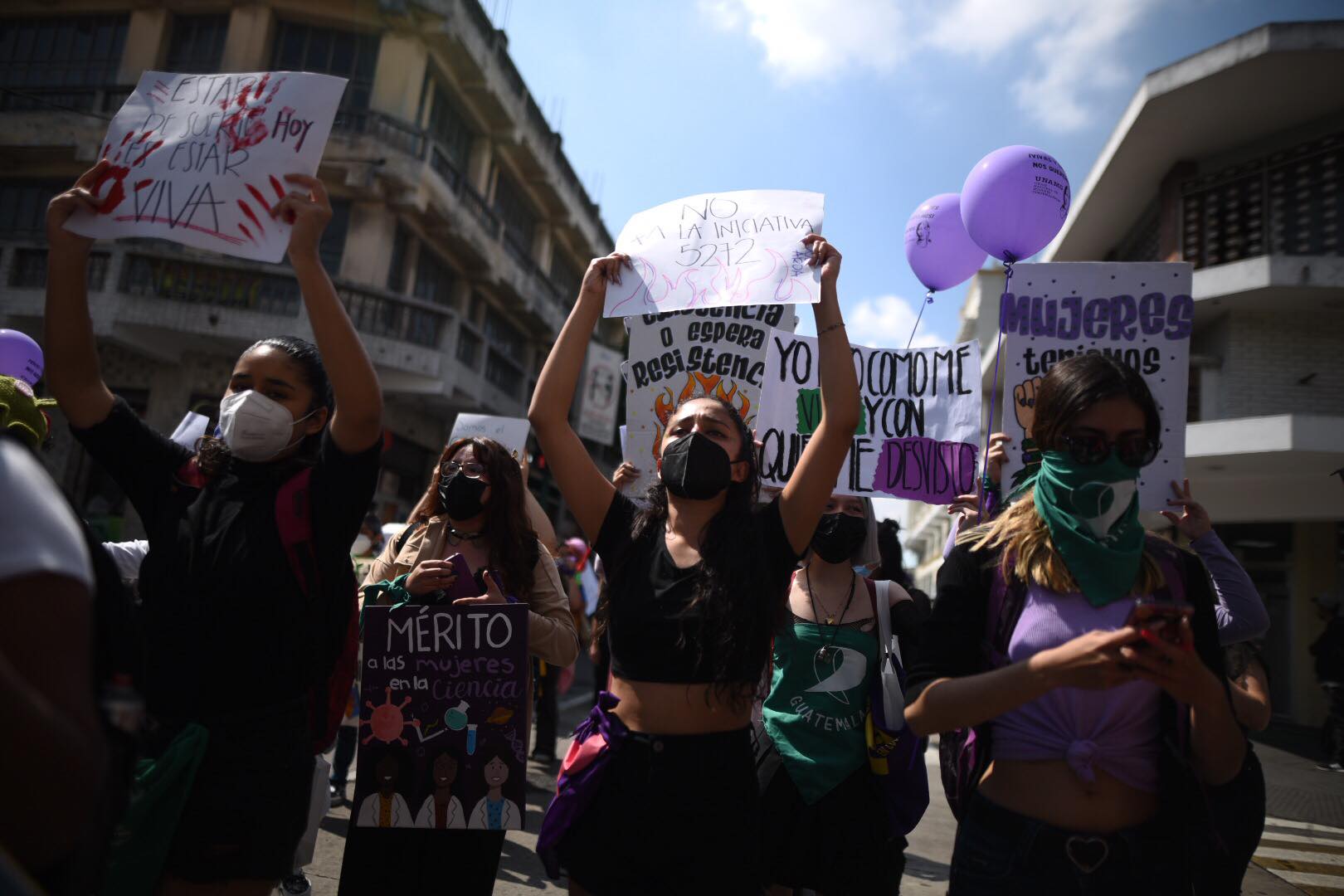 Con marcha por el Día de la Mujer en Guatemala, exigen derechos y justicia