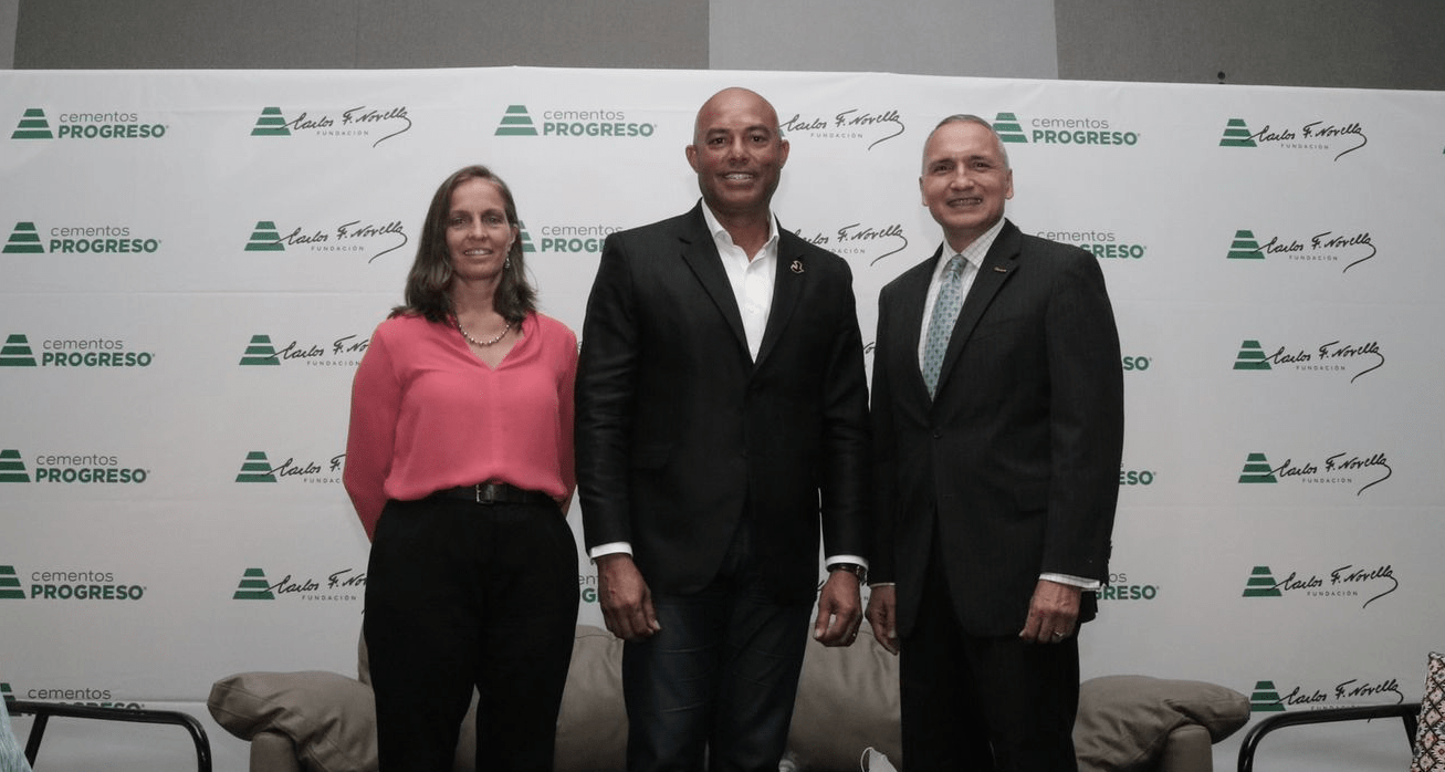 Mariano Rivera exjugador de los Yankees busca apoyar a niños de Guatemala