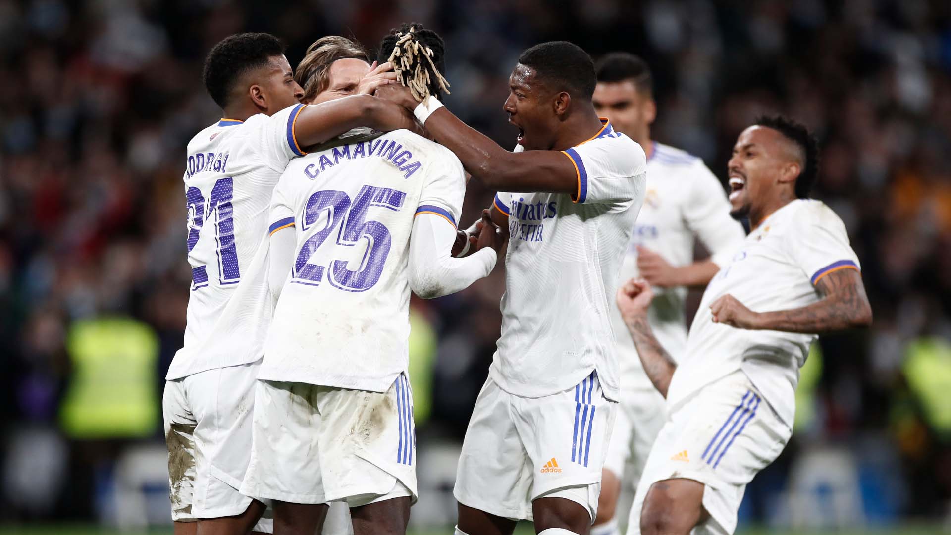 El Real Madrid golea en el Bernabéu y mete miedo a un PSG que pierde ante el Niza