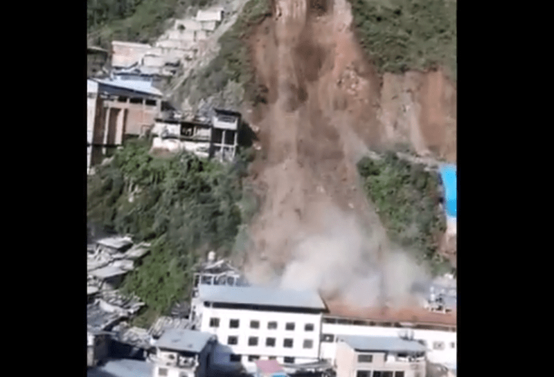 VIDEO: Así fue el mortal alud que sepultó varias casas; todavía hay desaparecidos