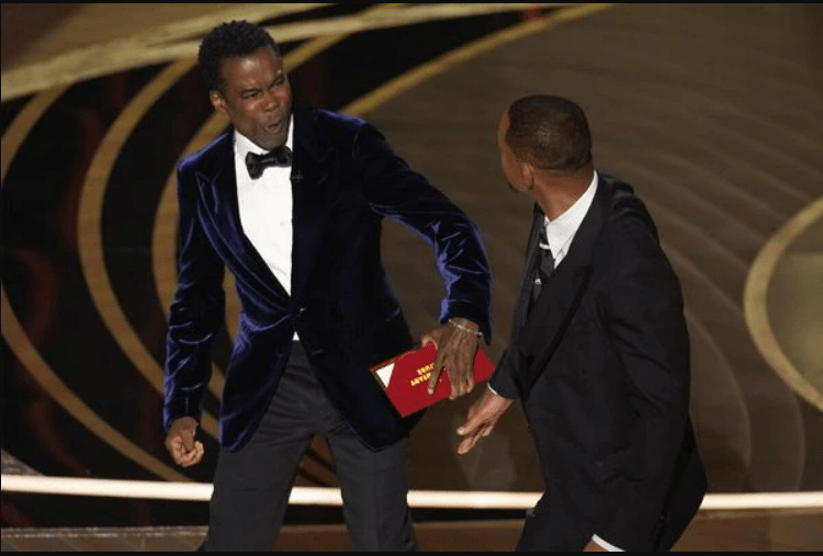 Oscar: Will Smith sube al escenario y le da tremendo golpe a Chris Rock