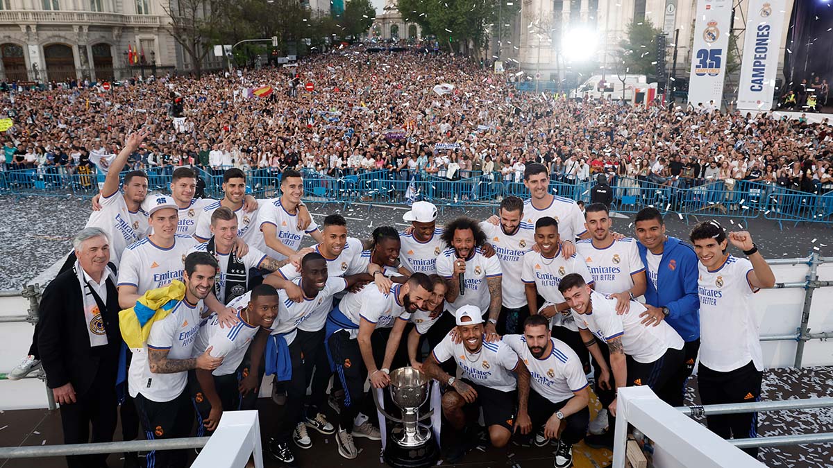 ¡150 mil aficionados festejan el título 35 de Liga del Real Madrid en Cibeles!