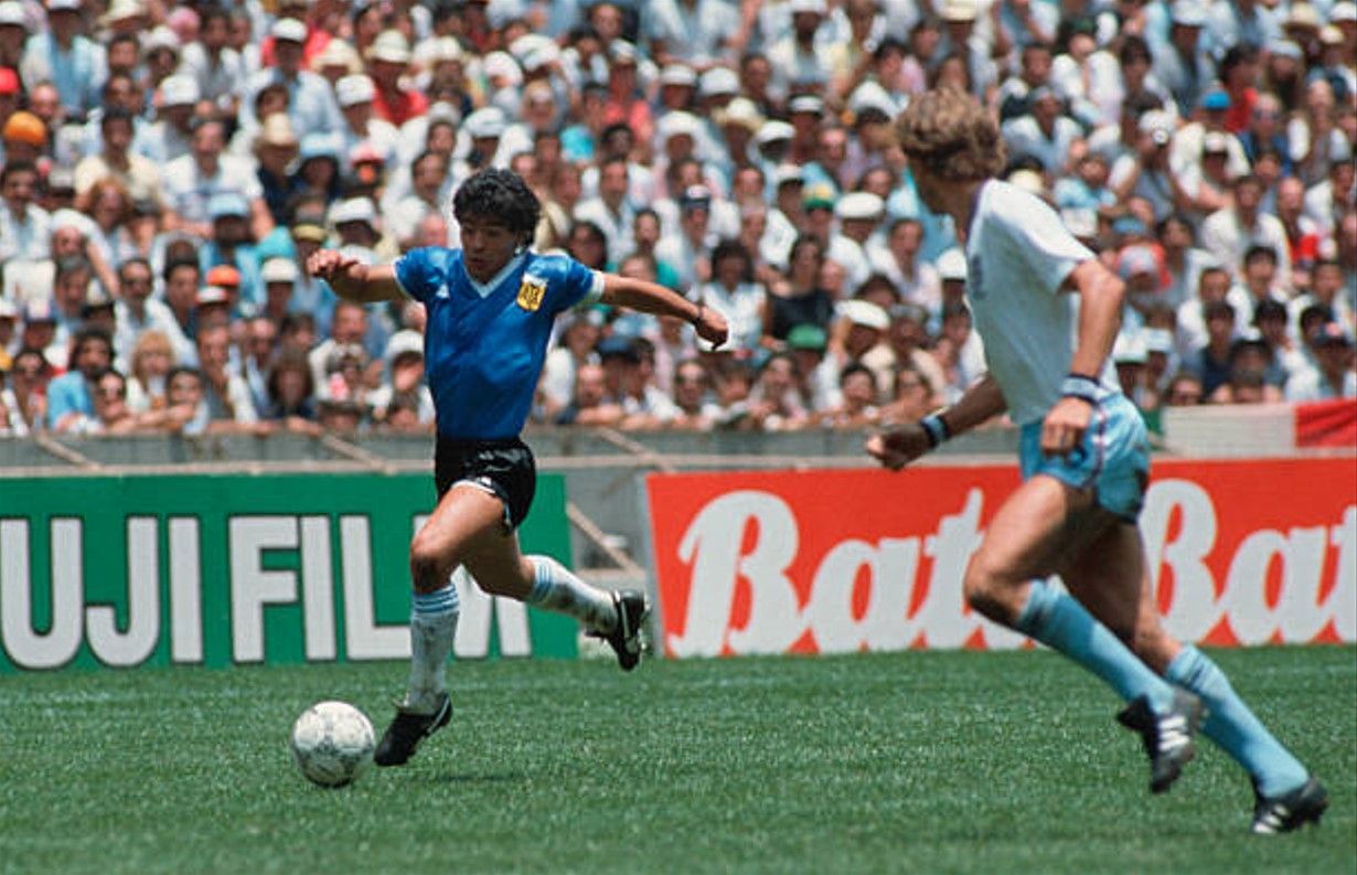 Subastarán la camiseta que usó Maradona ante Inglaterra en la Copa del Mundo de 1986