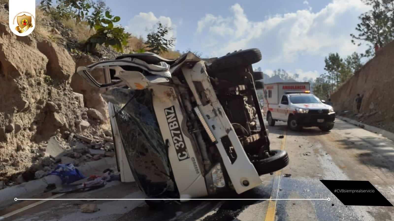 FOTOS. Grupo musical sufre accidente de tránsito en ruta a Tecpán