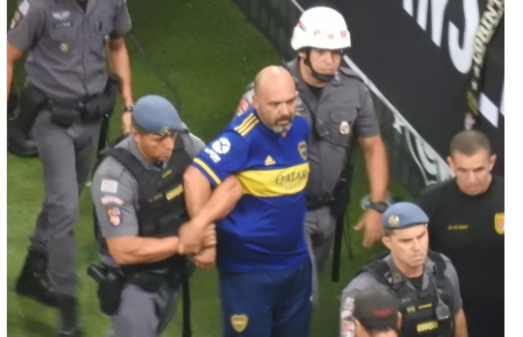 Hincha de Boca Juniors detenido por gestos racistas contra seguidores de Corinthians