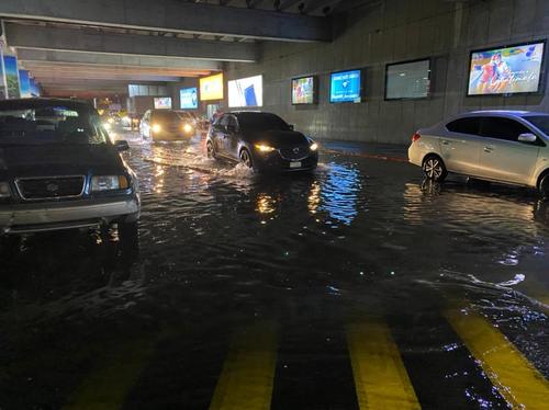 Director de Aeronáutica pide «disculpas» por inundación en aeropuerto La Aurora