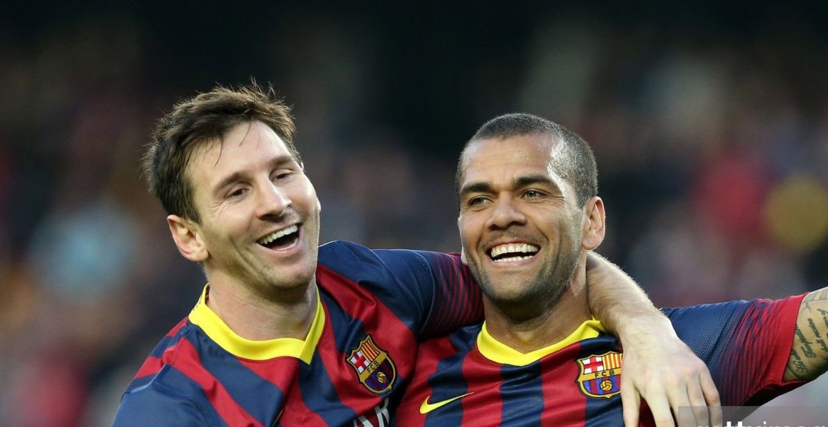 Dani Alves desea que Messi vuelva al Barcelona