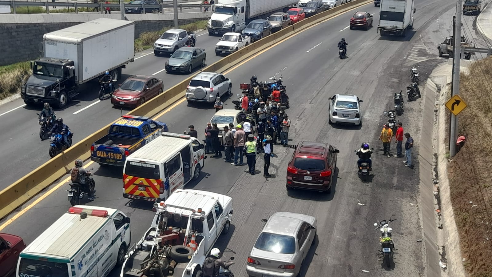 Conductor atropella a hombre y se lleva arrastrada su motocicleta de Amatitlán a Villa Nueva