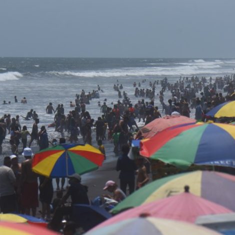 playa del Puerto San José en Semana Santa 2022