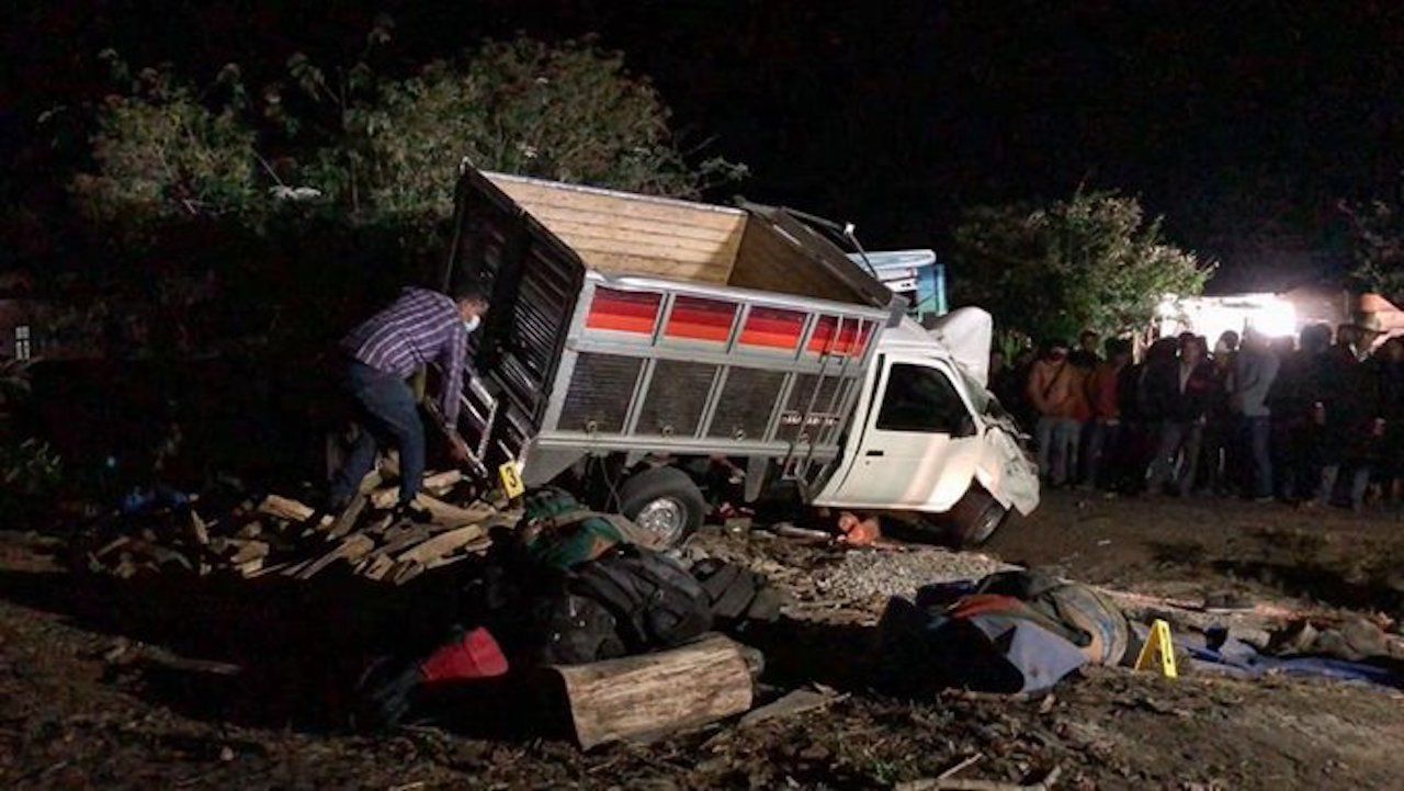 Cuatro migrantes guatemaltecos heridos en trágico accidente en Chiapas