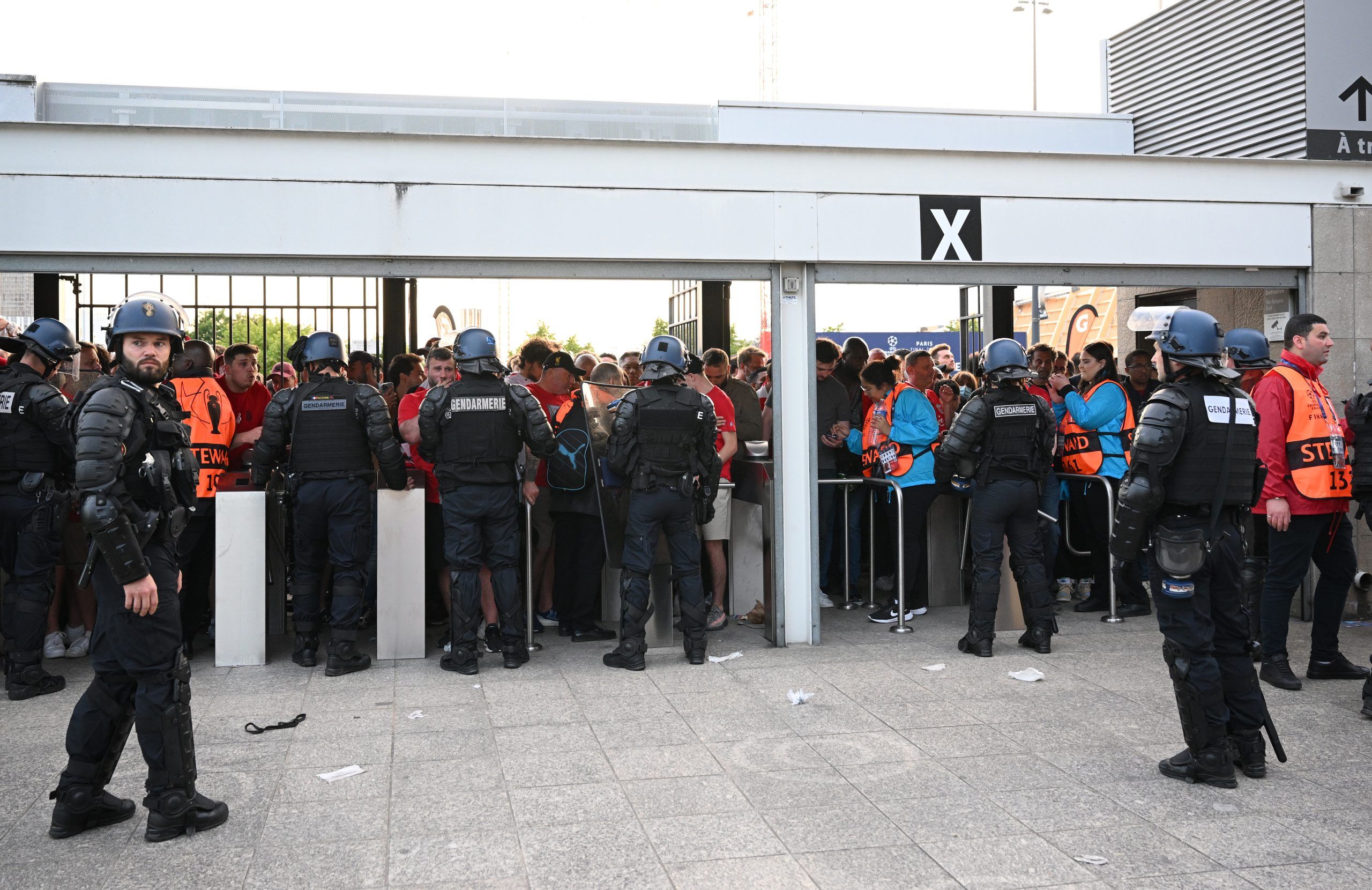 Hasta 105 arrestados ha dejado el ingreso ilegal de aficionados a la final de Champions