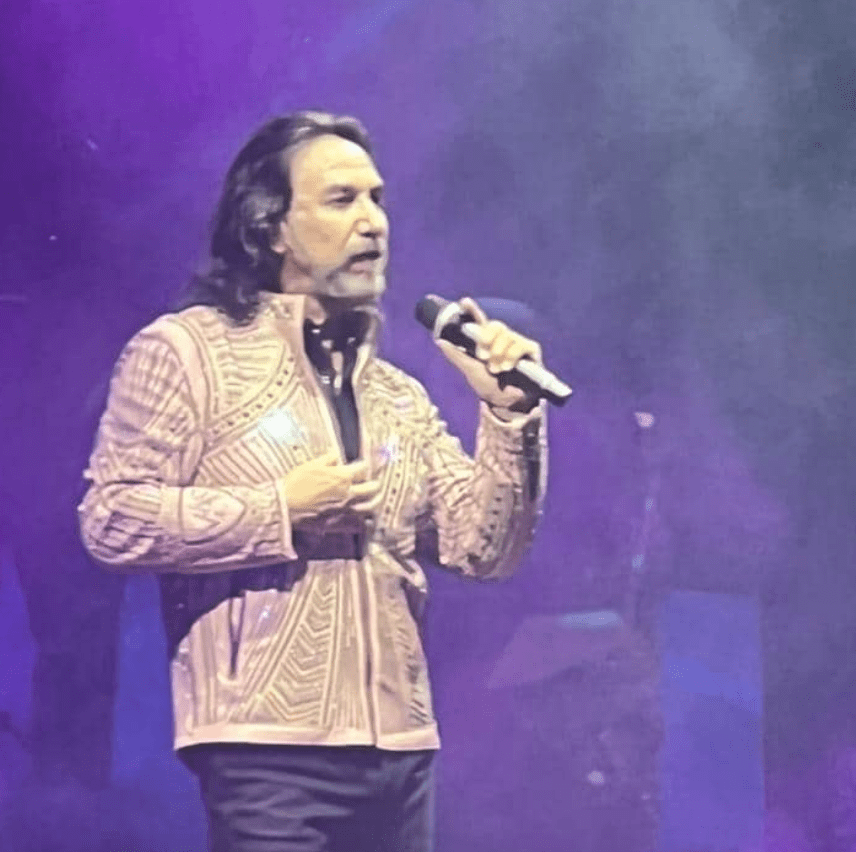 Marco Antonio Solís deslumbra a guatemaltecos con impresionante show