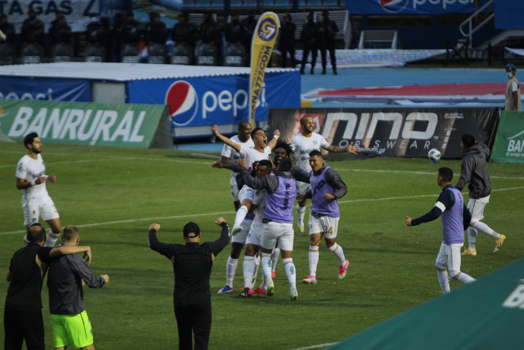 «¡Llegó, la 31 ya llegó!» Comunicaciones termina su sequía de 7 años sin título de Liga Nacional