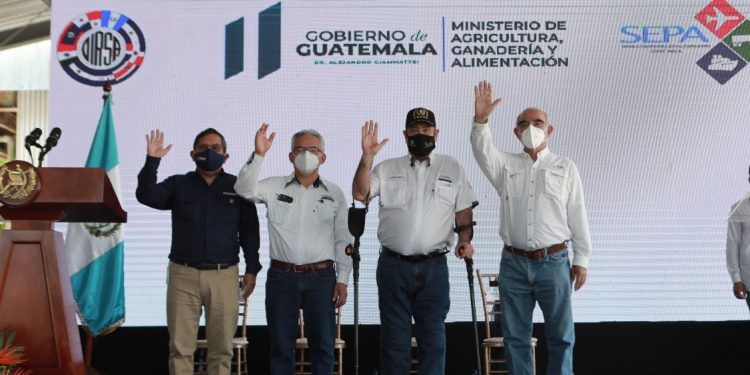 Ministro de Agricultura participa en actividad pública tras pedido de retiro de inmunidad