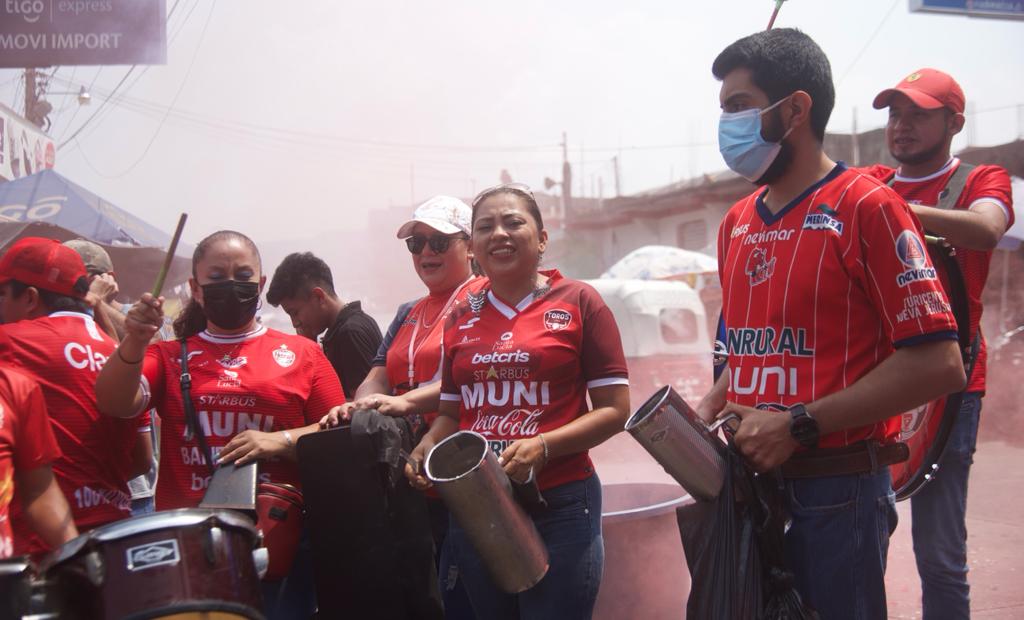 Fiesta en Malacatán para la semifinal de ida entre toros y cremas