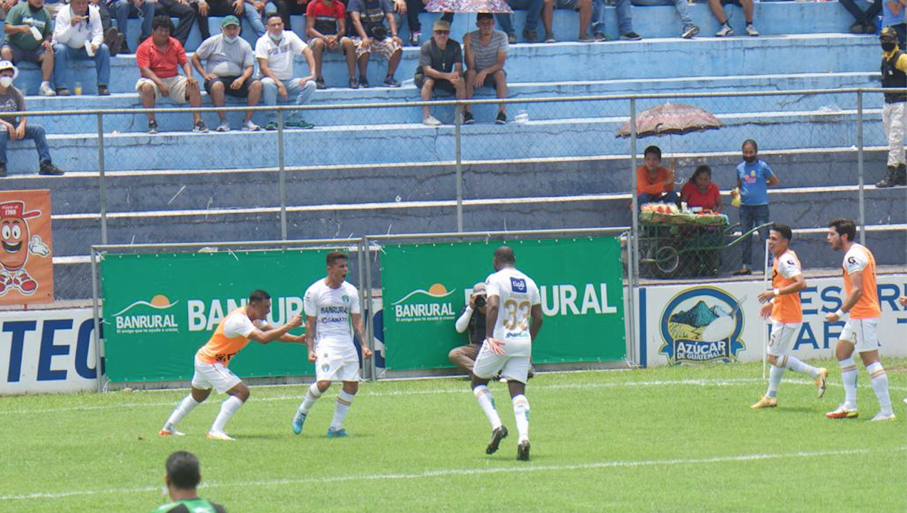 Comunicaciones se encamina a las semifinales tras golear a Santa Lucía